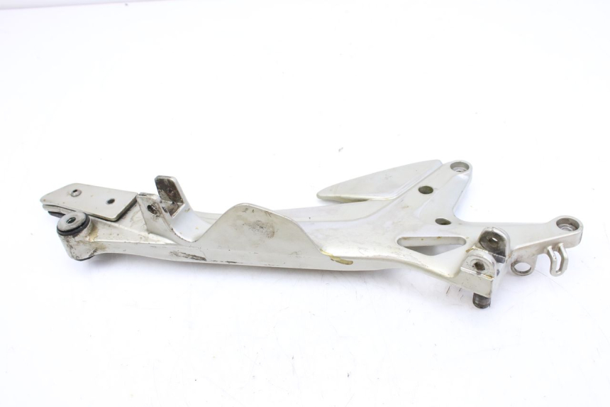 photo de RIGHT FRONT FOOTREST BRACKET HONDA CBF 500 (2004 - 2007)