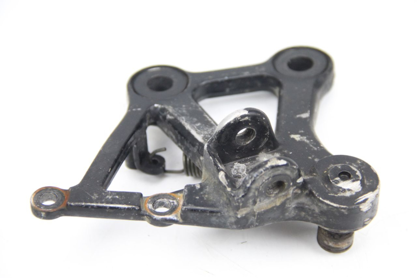 photo de FRONT RIGHT FOOTREST MOUNT HONDA CBR F SC21 1000 (1986 - 1992)