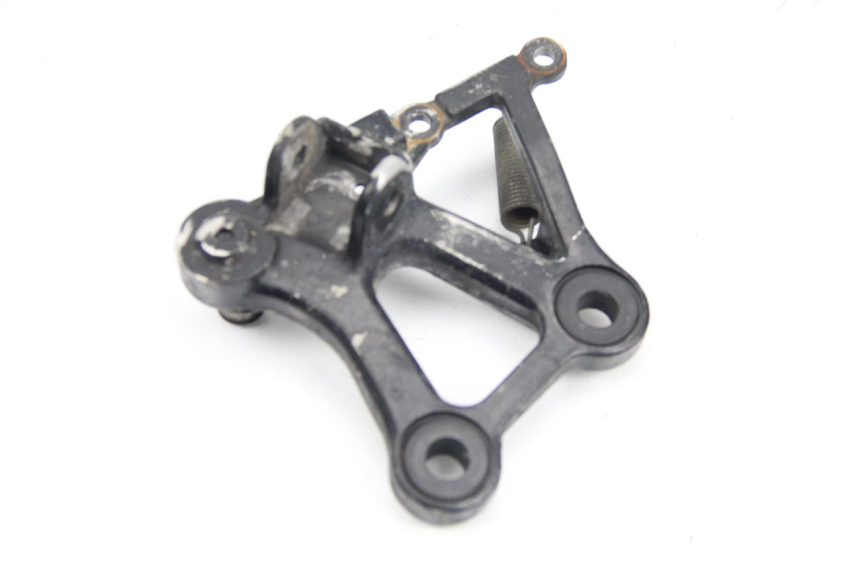 photo de FRONT RIGHT FOOTREST MOUNT HONDA CBR F SC21 1000 (1986 - 1992)