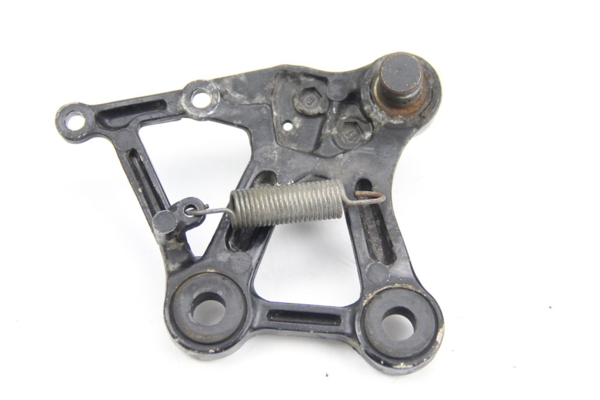photo de FRONT RIGHT FOOTREST MOUNT HONDA CBR F SC21 1000 (1986 - 1992)