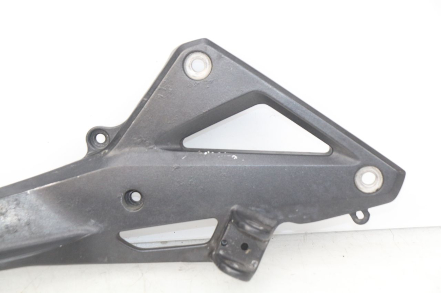 photo de FRONT RIGHT FOOTREST MOUNT HONDA CBRF CBR-F PC41 600 (2011 - 2013)