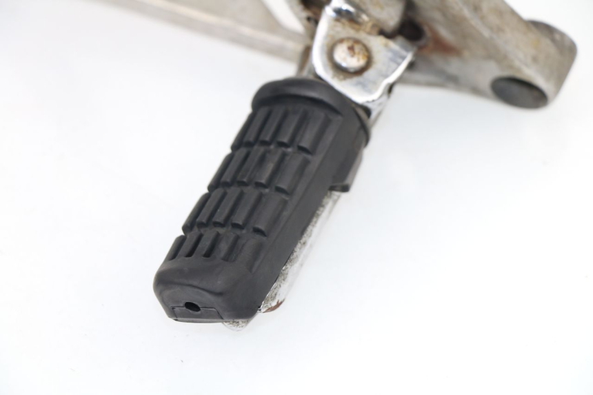 photo de FRONT RIGHT FOOTREST MOUNT HONDA VF 1000 (1984 - 1988)