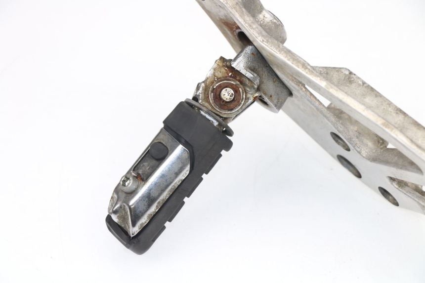 photo de FRONT RIGHT FOOTREST MOUNT HONDA VF 1000 (1984 - 1988)