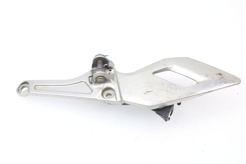 photo de FRONT RIGHT FOOTREST MOUNT HONDA VFR F 1200 (2010 - 2015)