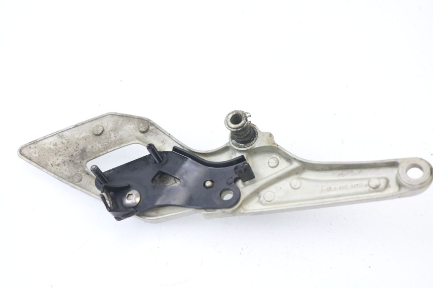 photo de FRONT RIGHT FOOTREST MOUNT HONDA VFR F 1200 (2010 - 2015)