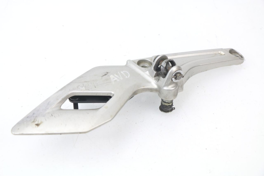 photo de FRONT RIGHT FOOTREST MOUNT HONDA VFR F 1200 (2010 - 2015)