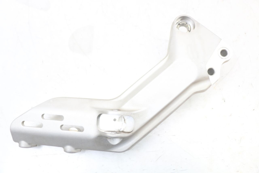 photo de FRONT RIGHT FOOTREST MOUNT HUSQVARNA SVARTPILEN 401 (2018 - 2023)