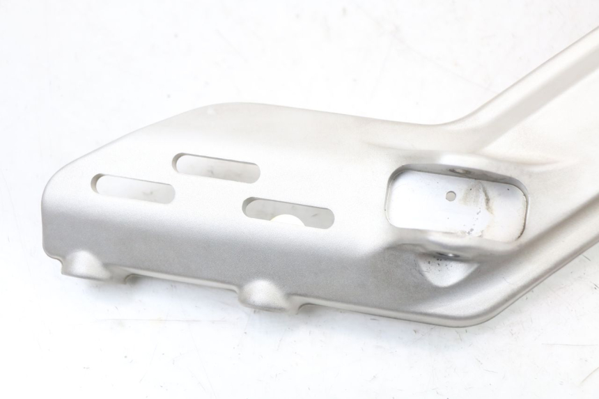 photo de FRONT RIGHT FOOTREST MOUNT HUSQVARNA SVARTPILEN 401 (2018 - 2023)