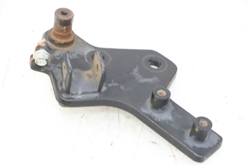 photo de FRONT RIGHT FOOTREST MOUNT KEEWAY K-LIGHT KLIGHT 125 (2018 - 2025)