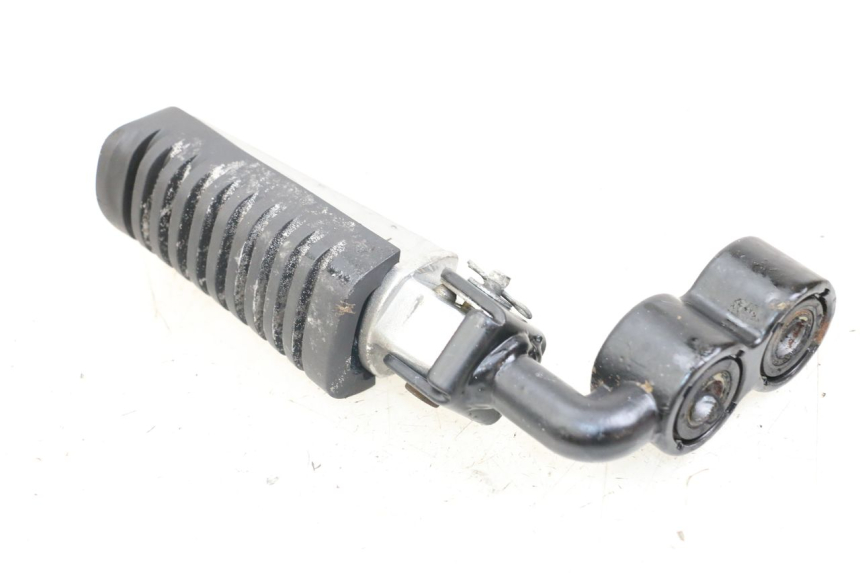 photo de FRONT RIGHT FOOTREST MOUNT KYMCO K-PW K-PIPE 50 (2012 - 2017)