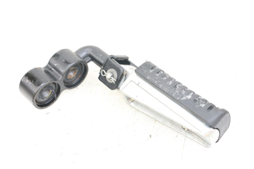 photo de FRONT RIGHT FOOTREST MOUNT KYMCO K-PW K-PIPE 50 (2012 - 2017)