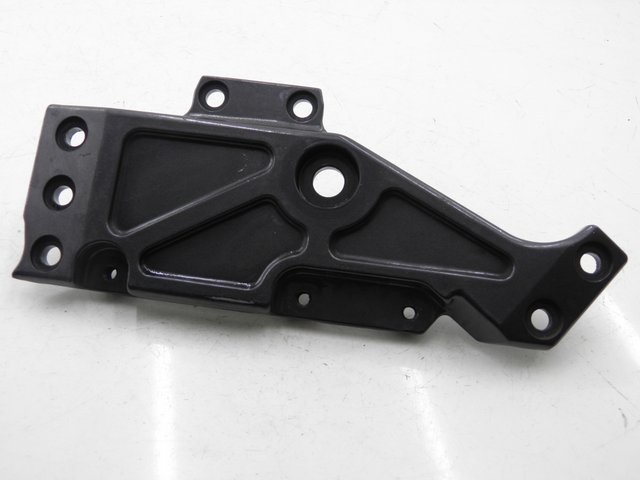 photo de FRONT RIGHT FOOTREST BRACKET KAWASAKI ZEPHYR 550 (1991 - 1998)