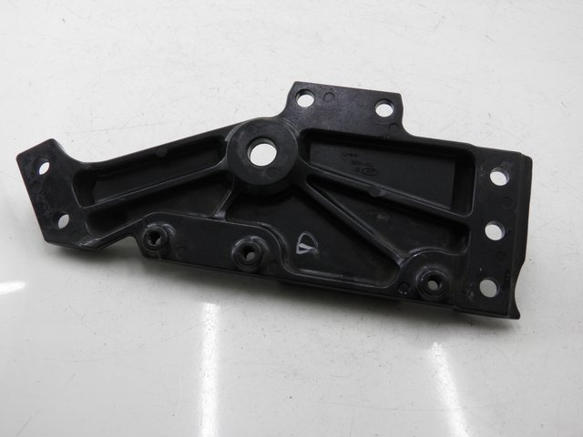 photo de FRONT RIGHT FOOTREST BRACKET KAWASAKI ZEPHYR 550 (1991 - 1998)