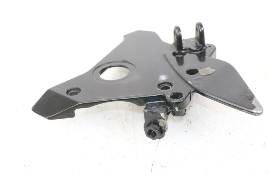 photo de FRONT RIGHT FOOTREST MOUNT KAWASAKI ZR7 ZR-7 S 750 (1999 - 2004)