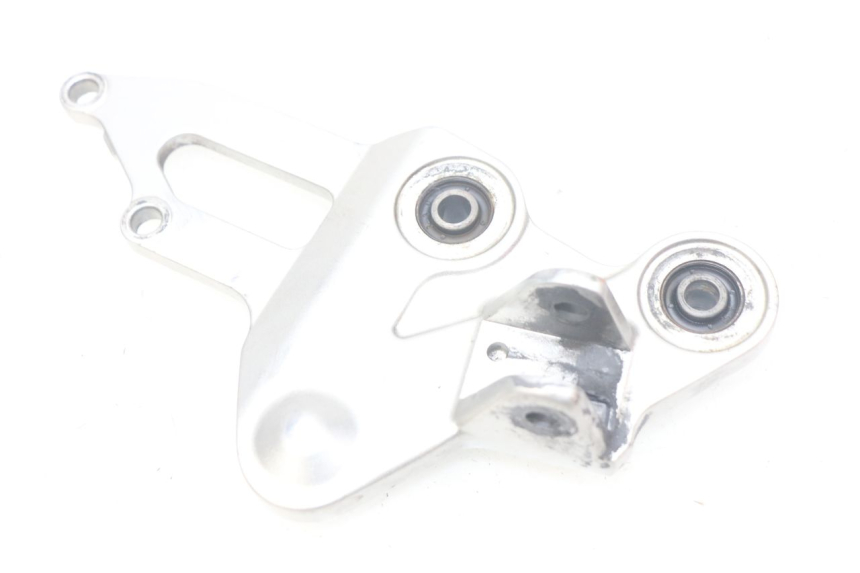 photo de RIGHT FRONT FOOTREST BRACKET YAMAHA MT-07 MT07 ABS 700 (2014 - 2017)