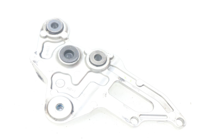 photo de RIGHT FRONT FOOTREST BRACKET YAMAHA MT-07 MT07 ABS 700 (2014 - 2017)
