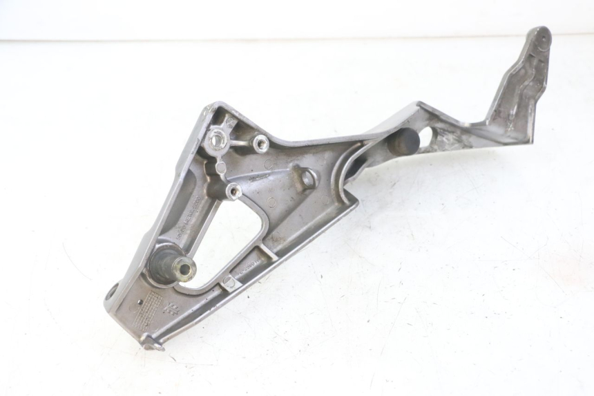photo de FRONT RIGHT FOOTREST MOUNT HONDA NTV DEAUVILLE ABS 700 (2007 - 2016)