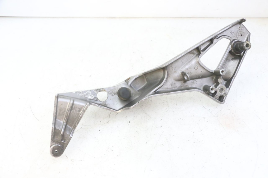 photo de FRONT RIGHT FOOTREST MOUNT HONDA NTV DEAUVILLE ABS 700 (2007 - 2016)