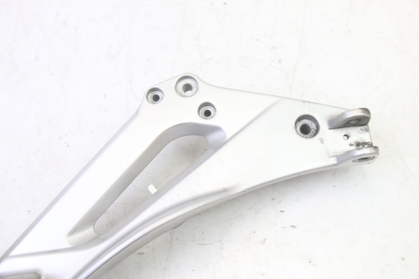 photo de FRONT RIGHT FOOTREST MOUNT HONDA NTV DEAUVILLE 650 (2001 - 2006)