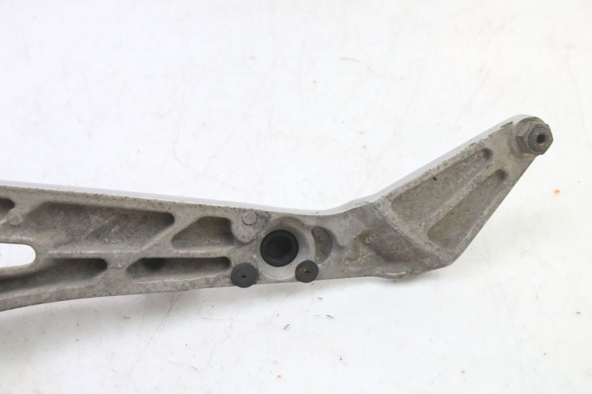 photo de FRONT RIGHT FOOTREST MOUNT HONDA NTV DEAUVILLE 650 (2001 - 2006)