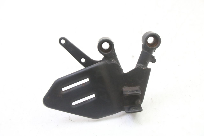 photo de FRONT RIGHT FOOTREST MOUNT MAG POWER R-STREET 50 (2016 - 2025)