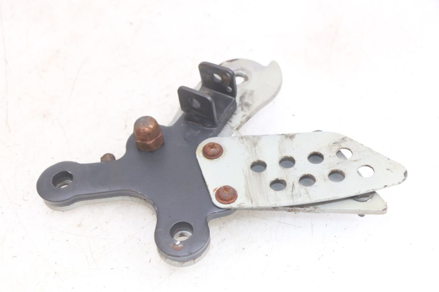 photo de RIGHT FRONT FOOTREST BRACKET YAMASAKI ROADSTER 50 (2013 - 2018)