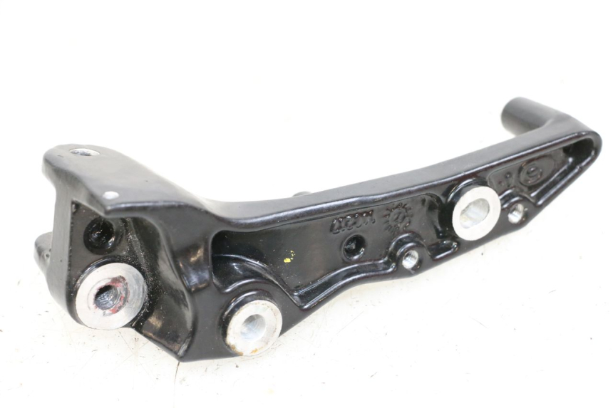 photo de FRONT RIGHT FOOTREST MOUNT ROYAL ENFIELD CONTINENTAL GT 650 (2019 - 2024)