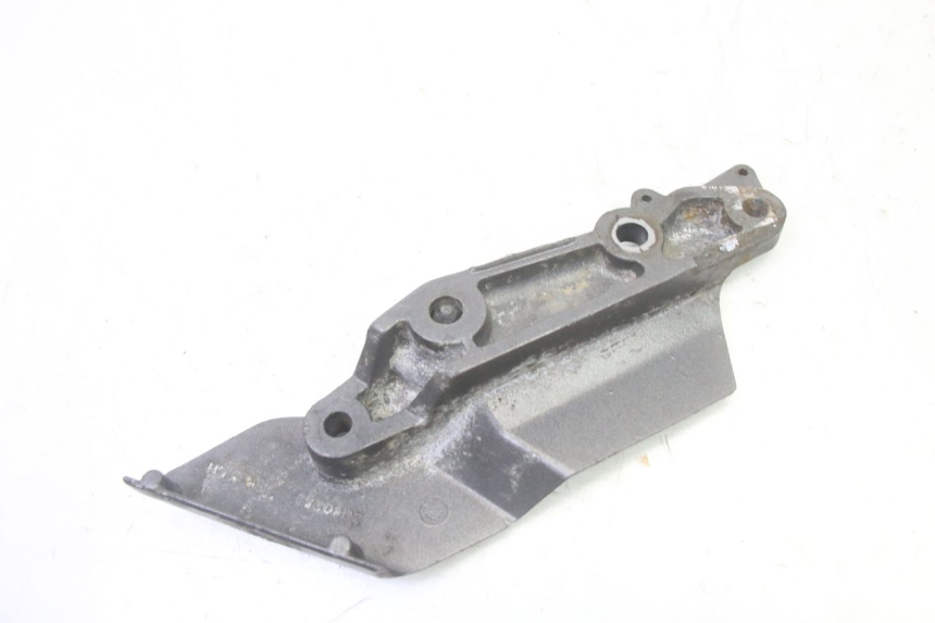photo de FRONT RIGHT FOOTREST MOUNT TRIUMPH SPRINT 900 (1995 - 1998)