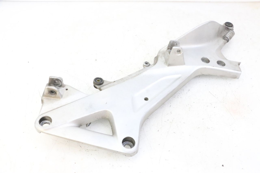 photo de FRONT RIGHT FOOTREST MOUNT HONDA ST PAN EUROPEAN 1300 (2002 - 2013)