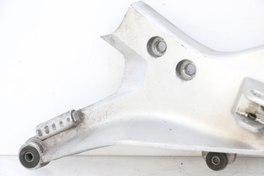 photo de FRONT RIGHT FOOTREST MOUNT HONDA ST PAN EUROPEAN 1300 (2002 - 2013)