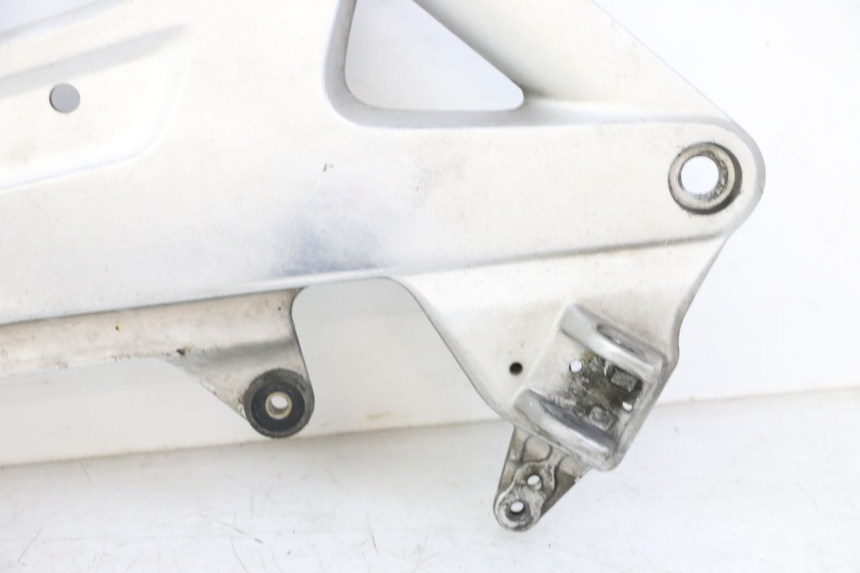photo de FRONT RIGHT FOOTREST MOUNT HONDA ST PAN EUROPEAN 1300 (2002 - 2013)