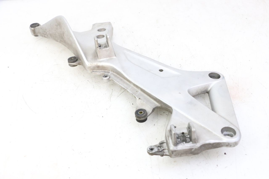 photo de FRONT RIGHT FOOTREST MOUNT HONDA ST PAN EUROPEAN 1300 (2002 - 2013)