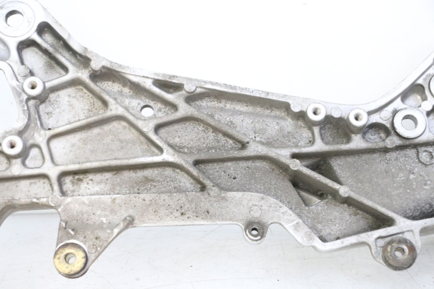 photo de FRONT RIGHT FOOTREST MOUNT HONDA ST PAN EUROPEAN 1300 (2002 - 2013)