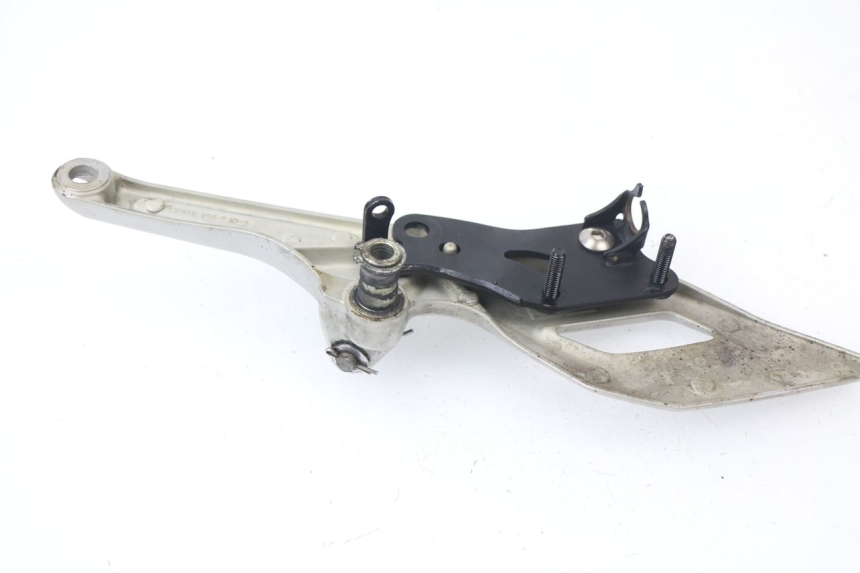 photo de FRONT RIGHT FOOTREST MOUNT HONDA VFR F 1200 (2010 - 2015) - Alternative perspective