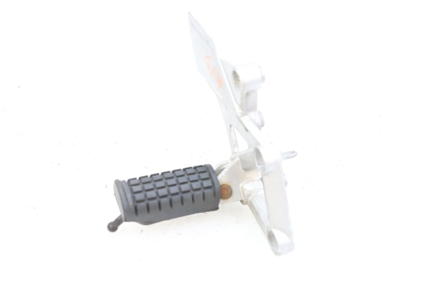 photo de FRONT RIGHT FOOTREST MOUNT DAELIM VJ ROADWIN FI 125 (2008 - 2017) - Product overview
