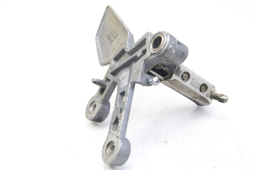 photo de FRONT RIGHT FOOTREST MOUNT SYM WOLF SB 125 (2011 - 2018) - Component detail