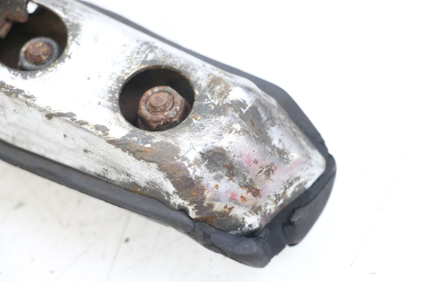 photo de FRONT RIGHT FOOTREST MOUNT YAMAHA XJ F 900 (1983 - 1994)