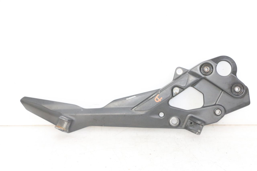 photo de FRONT RIGHT FOOTREST MOUNT YAMAHA XJ6 ABS 600 (2008 - 2016)