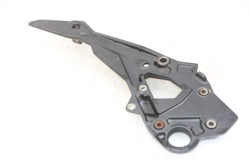 photo de FRONT RIGHT FOOTREST MOUNT YAMAHA XJ6 ABS 600 (2008 - 2016)
