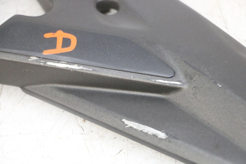 photo de FRONT RIGHT FOOTREST MOUNT YAMAHA XJ6 ABS 600 (2008 - 2016)