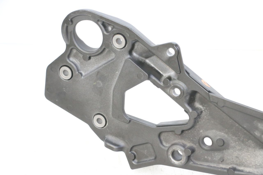 photo de FRONT RIGHT FOOTREST MOUNT YAMAHA XJ6 ABS 600 (2008 - 2016)