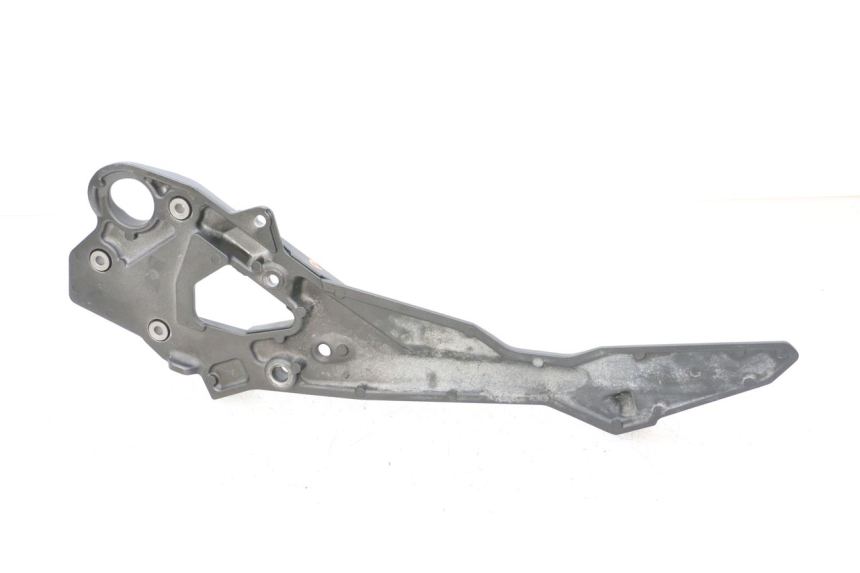 photo de FRONT RIGHT FOOTREST MOUNT YAMAHA XJ6 ABS 600 (2008 - 2016)