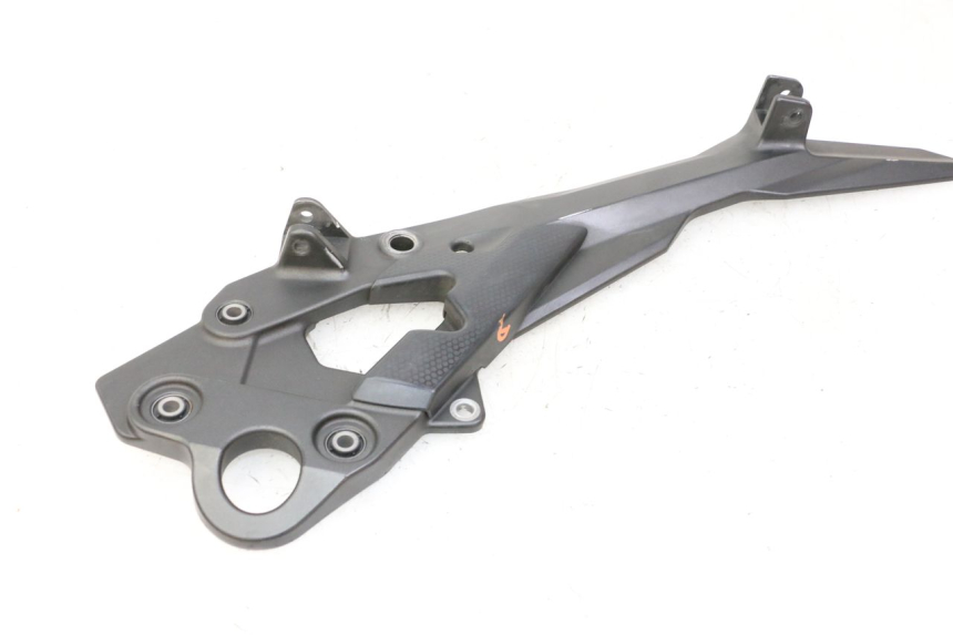 photo de FRONT RIGHT FOOTREST MOUNT YAMAHA XJ6 ABS 600 (2008 - 2016)
