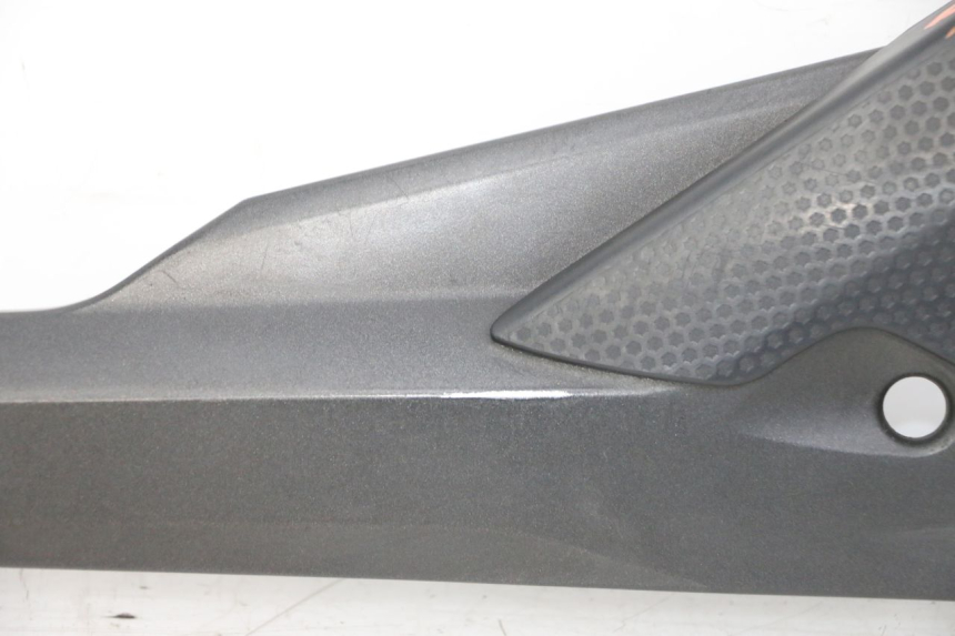 photo de FRONT RIGHT FOOTREST MOUNT YAMAHA XJ6 ABS 600 (2008 - 2016)