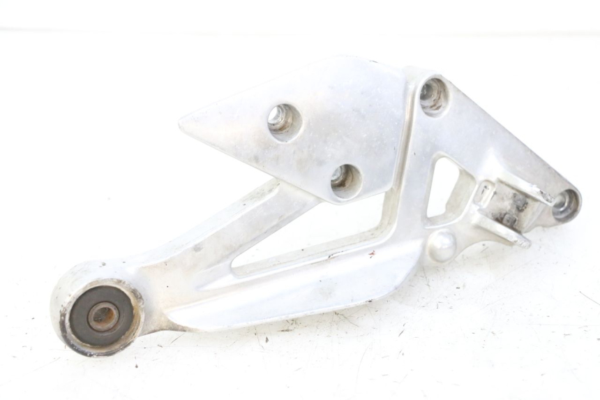 photo de FRONT RIGHT FOOTREST MOUNT YAMAHA XJN DIVERSION 600 (2000 - 2003)