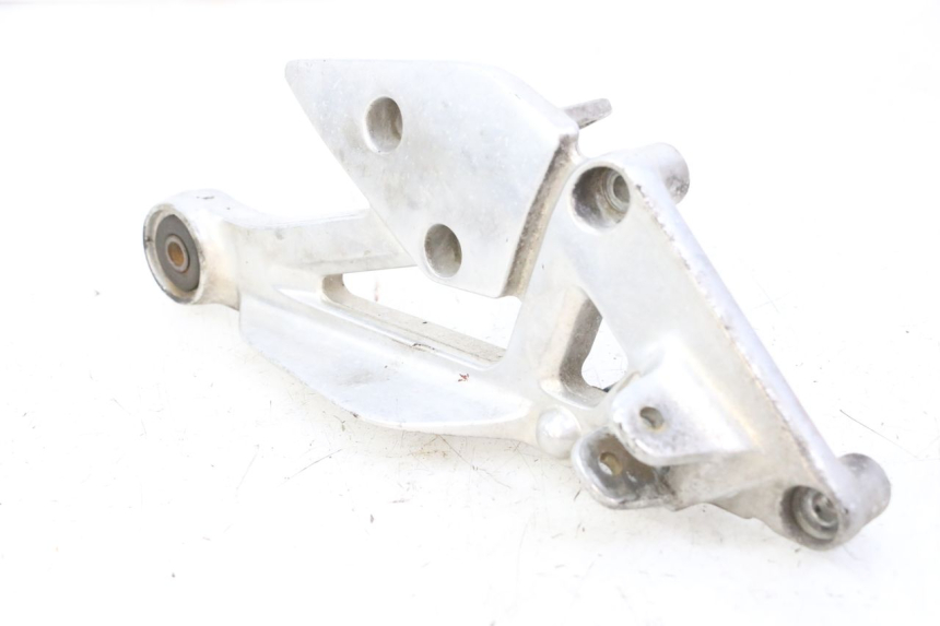 photo de FRONT RIGHT FOOTREST MOUNT YAMAHA XJN DIVERSION 600 (2000 - 2003)