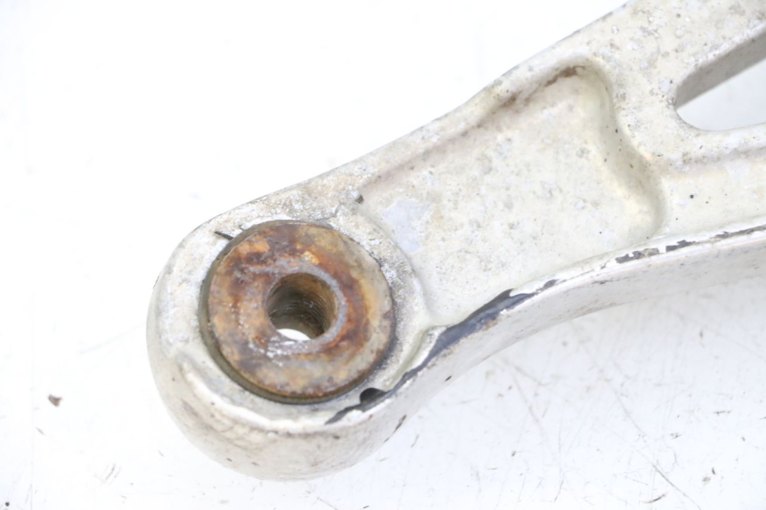 photo de FRONT RIGHT FOOTREST MOUNT YAMAHA XJN DIVERSION 600 (2000 - 2003)