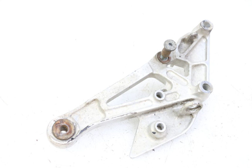 photo de FRONT RIGHT FOOTREST MOUNT YAMAHA XJN DIVERSION 600 (2000 - 2003)