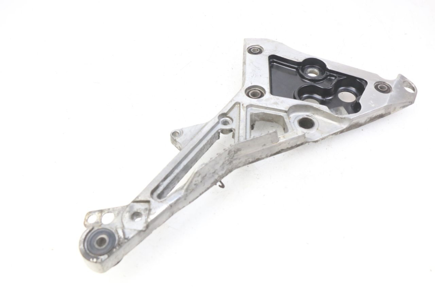 photo de RIGHT FRONT FOOTREST BRACKET YAMAHA FJ 3CX 1200 (1986 - 1996)