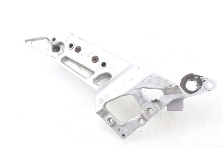 photo de FRONT RIGHT FOOTREST MOUNTING PLATE YAMAHA FJR ABS 1300 (2006 - 2012)